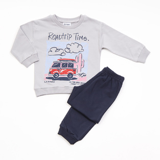 Seasonal TRAX tracksuit set in gray with "ROADTRIP TIME" logo.