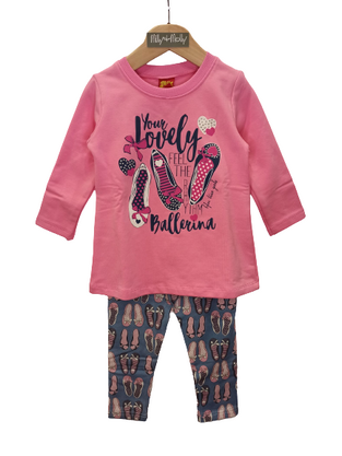 Set of TRAX leggings, sweatshirt with round neck, and cotton, elastic leggings with all over print.